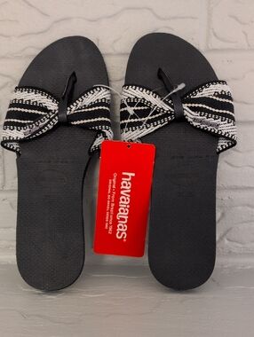 Havaianas Black Flipflops with Black-and-White Bow